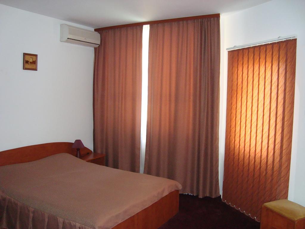 Hotel Lotus อาราด ภายนอก รูปภาพ