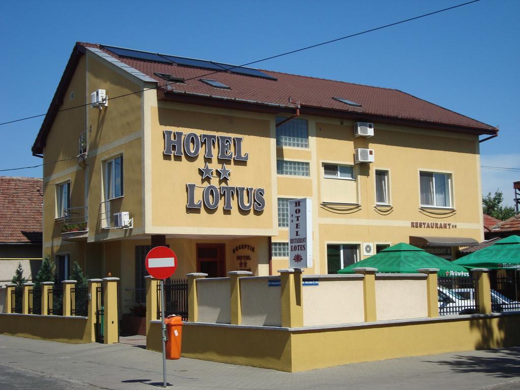 Hotel Lotus อาราด ภายนอก รูปภาพ