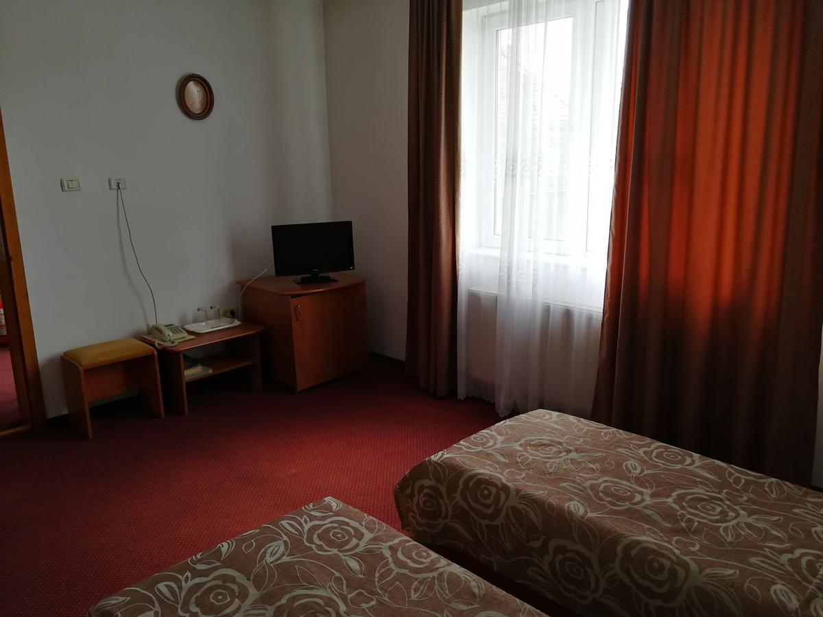 Hotel Lotus อาราด ภายนอก รูปภาพ