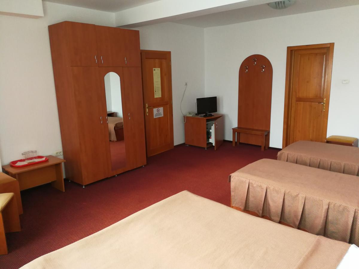 Hotel Lotus อาราด ภายนอก รูปภาพ